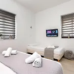 Reborn Luxury Apartament