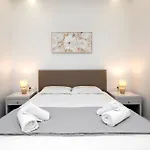 Reborn Luxury דירה
