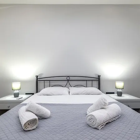 Reborn Luxury Апартаменты *